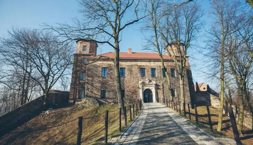 Zamek w Toszku: historia, zwiedzanie i praktyczne informacje dla turystów