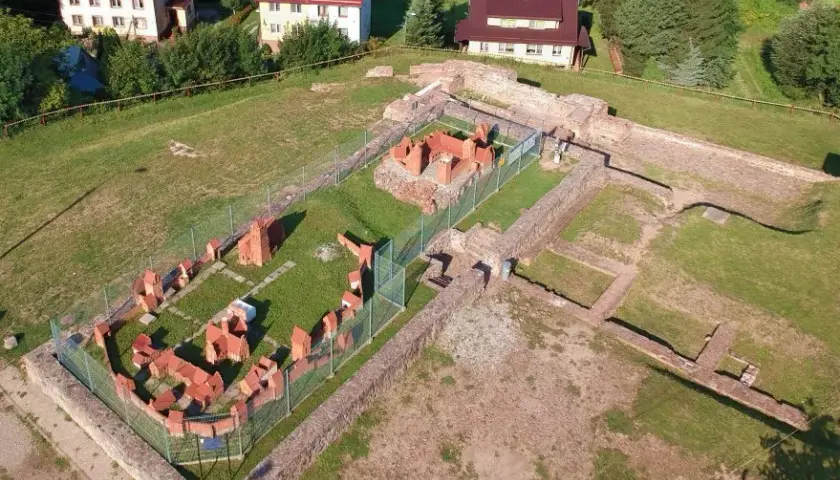Ruiny zamku w Prabutach – historia, tajemnice i stan obecny ruin