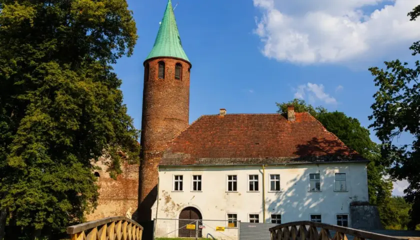 Zamek w Karłowicach: historia, tajemnice i praktyczne informacje dla turystów