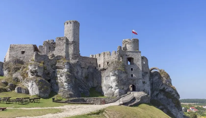 Zamek Ogrodzieniec w Podzamczu: historia, ceny biletów i atrakcje, które musisz zobaczyć