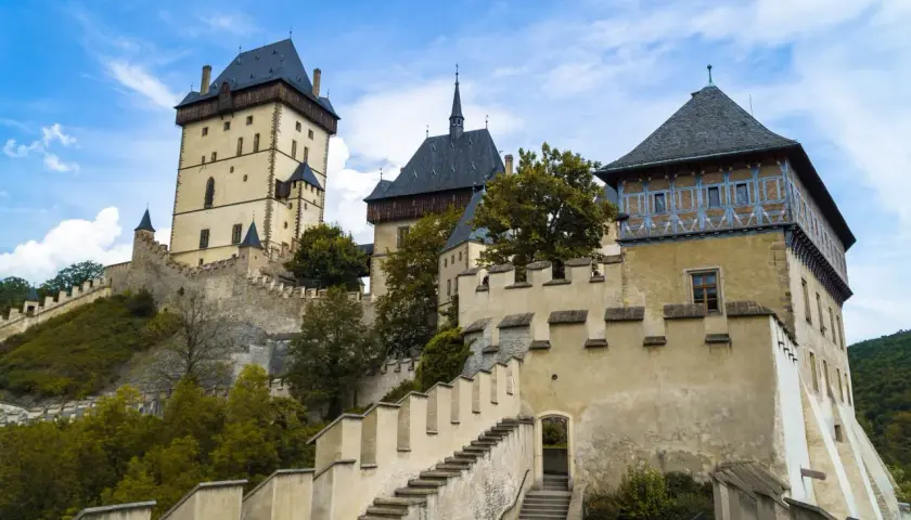 Zamek w Barze: historia, tajemnice i praktyczne informacje dla turystów